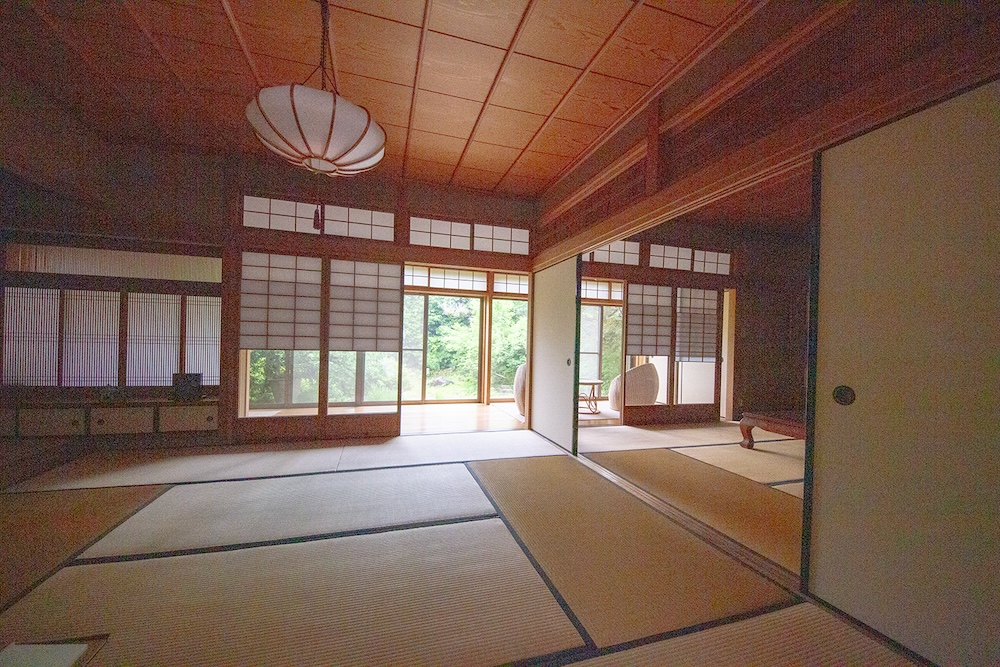 【静寂に包まれる「隠れ宿」のような家】旅館のようなたたずまい。日常を忘れる、あなただけの隠れ家。