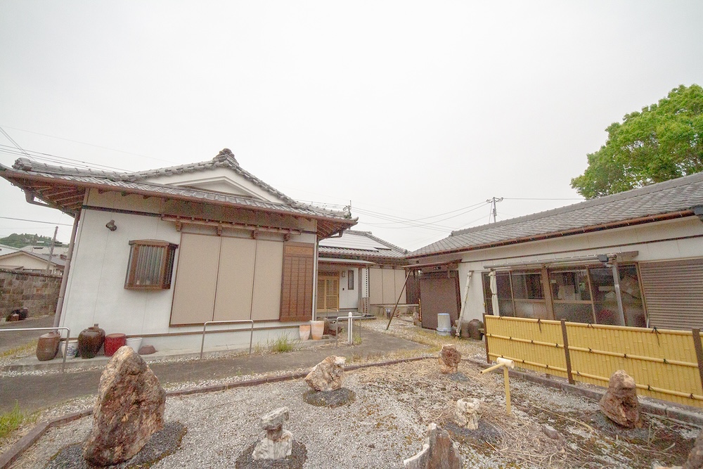 【お隣は「国の文化財」！？】玄関は過去イチのゴージャスさ！広すぎ・豪華すぎ・クセ強すぎ…