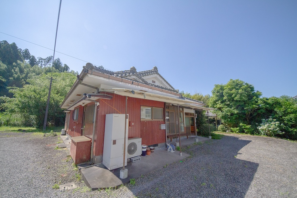 【農地がなくてもトラクターが付いてくる】隣は、整えられた広大な土地。自分好みの拠点づくりが可能！