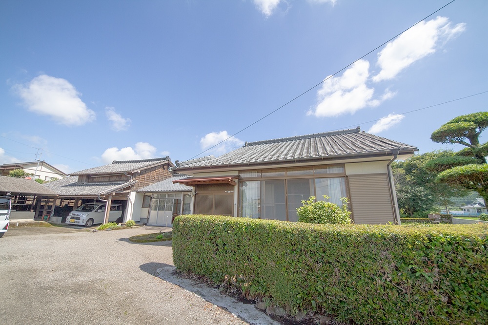 【広大な農地付き】新しくできたスタジアムの近くにある農地付き空き家